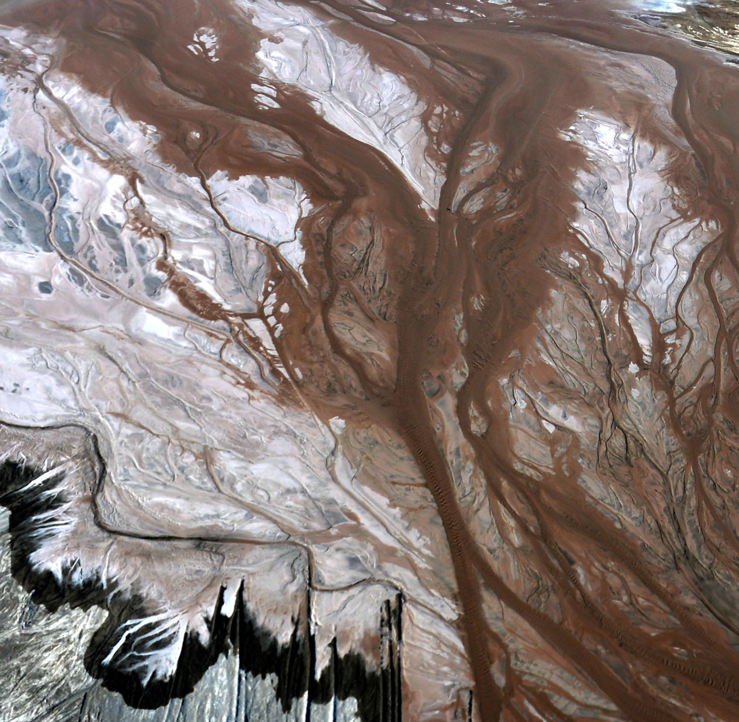 Az egek ura: Magyarország a magasból H. Szabó Sándor légifotós szemével