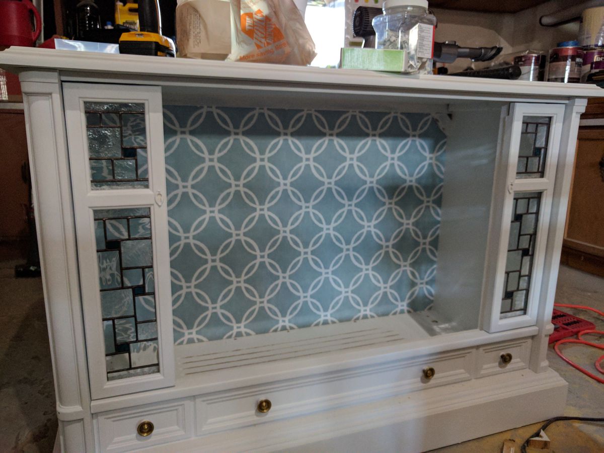 Menő kutyaágyat csinált a régi tévéjéből a zseniális gazdi