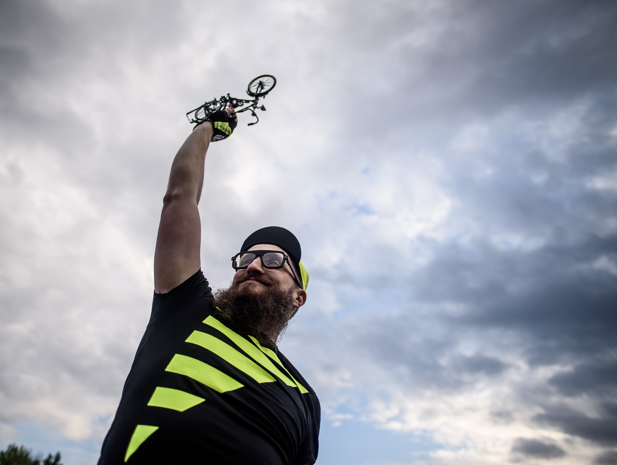 A biciklifüggők pont úgy hasonlítanak a bringájukra, mint a kutyások a kutyájukra A biciklifüggők pont úgy hasonlítanak a bringájukra, mint a kutyások a kutyájukra