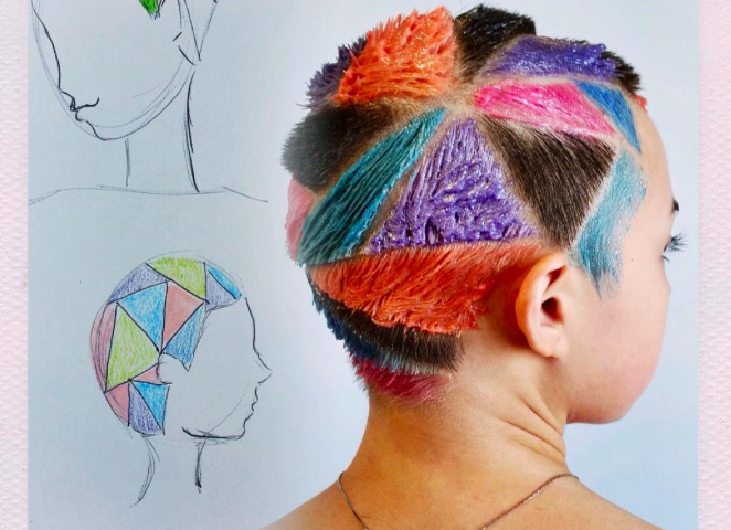 Még extrémebb lett a szivárványhaj