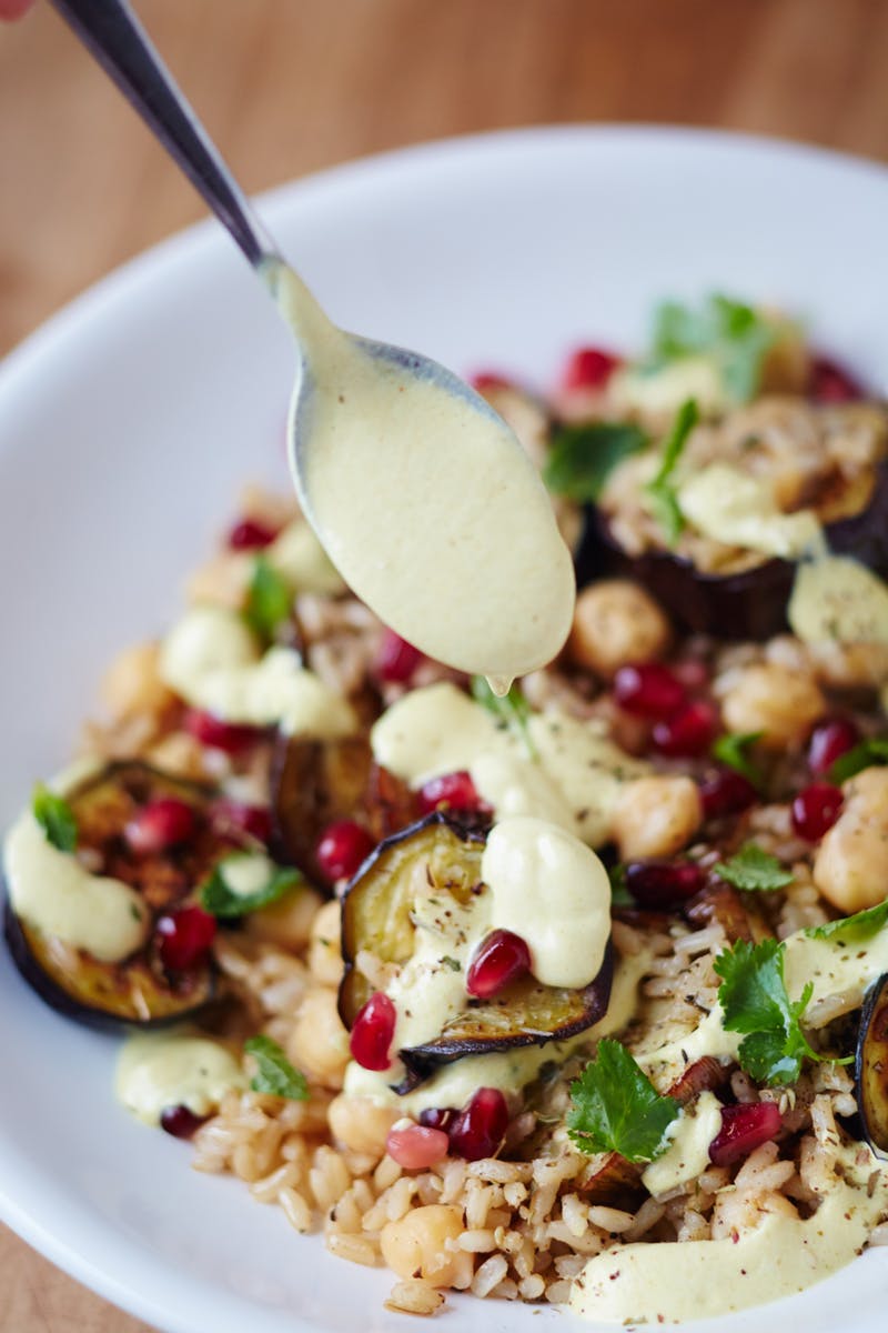 30 perces vacsora: padlizsános rizs kurkumás tahiniszósszal