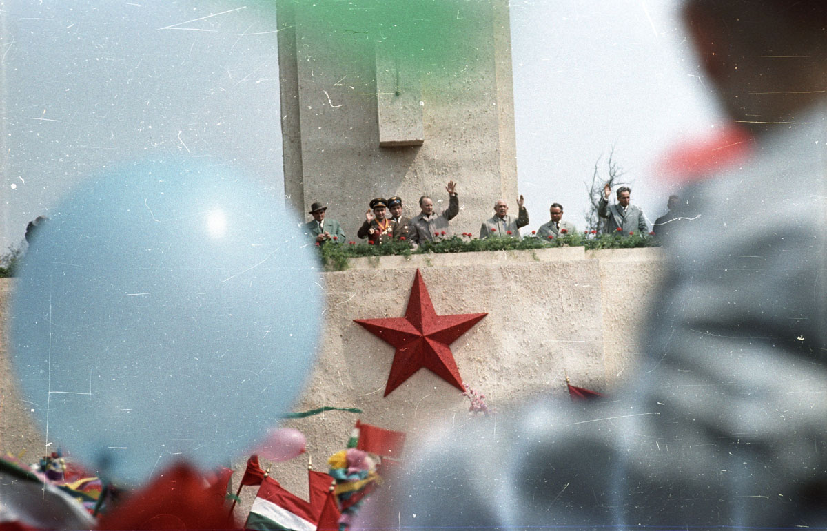 Emlékek május elsejéről, ritkán látott színes fotókkal