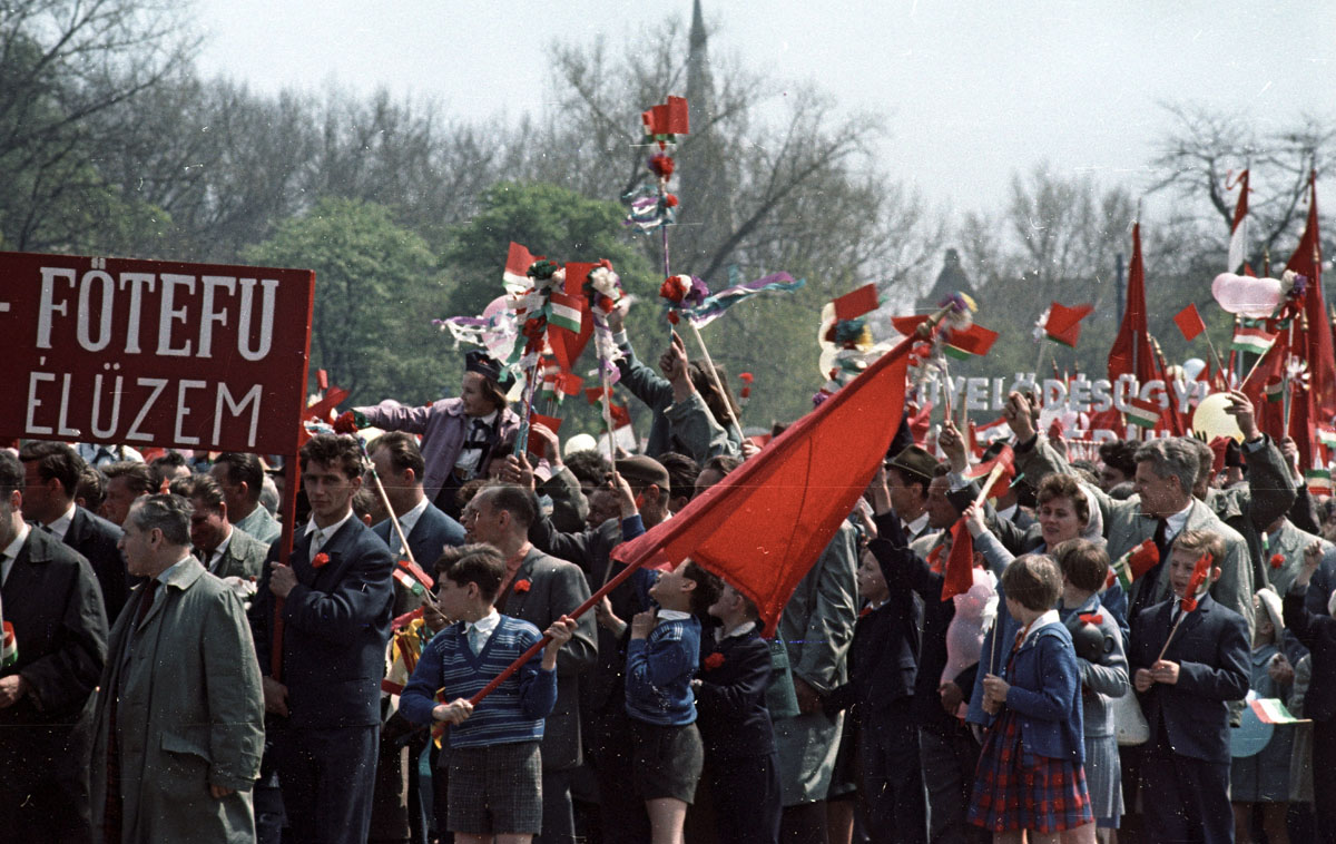 Emlékek május elsejéről, ritkán látott színes fotókkal