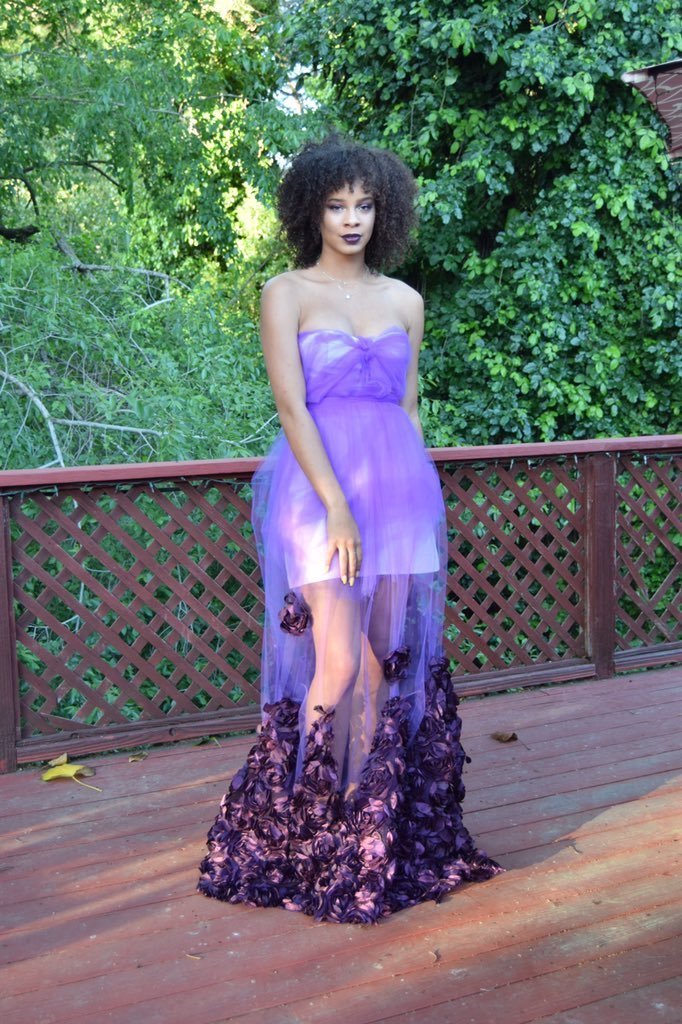 Saját magának varrt gyönyörű ruhát a szalagavató előtt egy nappal Saját magának varrt gyönyörű ruhát a szalagavató előtt egy nappal