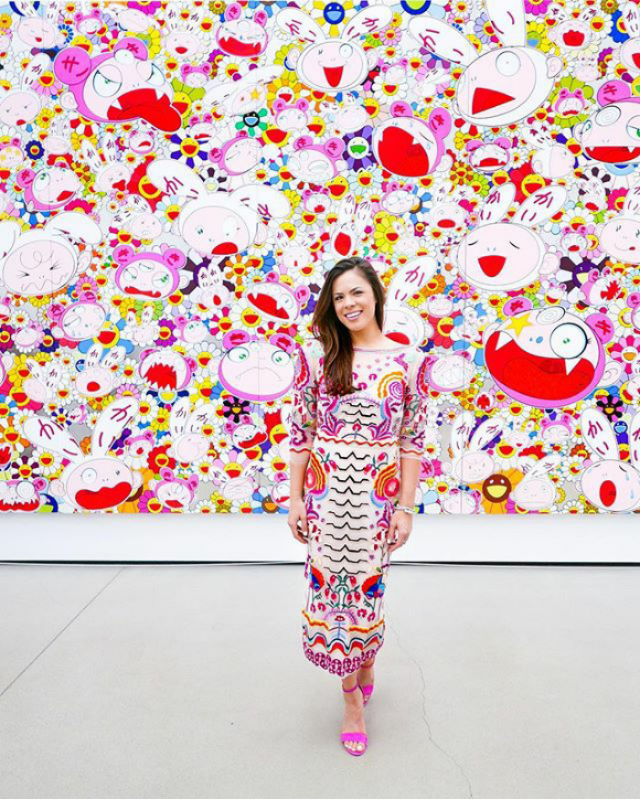 Ez a lány rendszeresen összeöltözik a művészettel