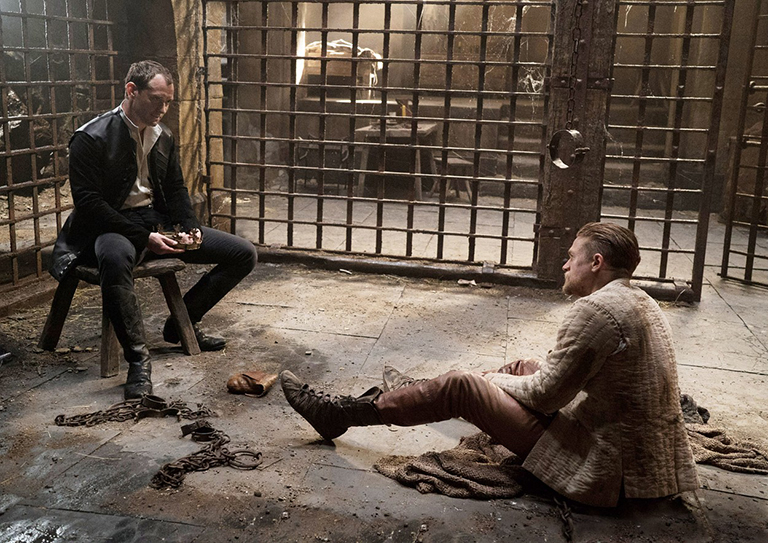 Jude Law és Charlie Hunnam