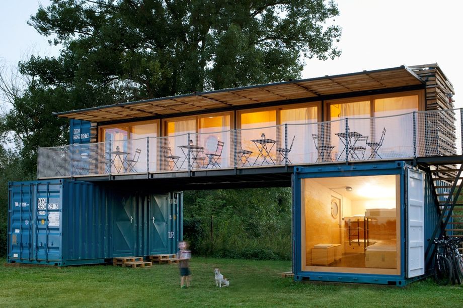 Konténerekből épült a menő, minimalista hotel Konténerekből épült a menő, minimalista hotel