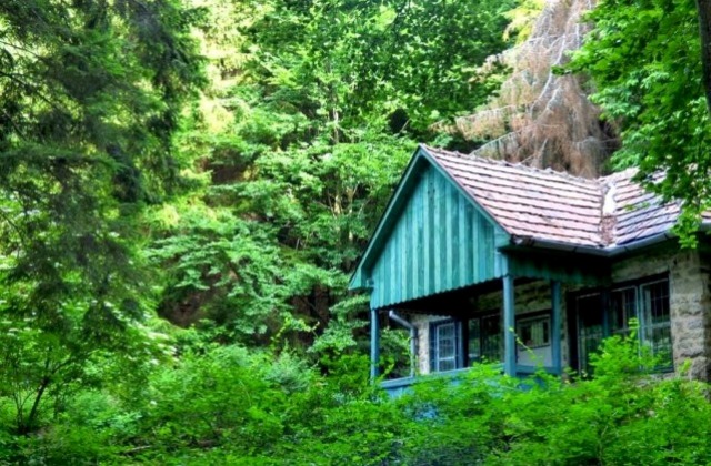 Kunyhók a vadonban – hétvégi túratippek Magyarországon