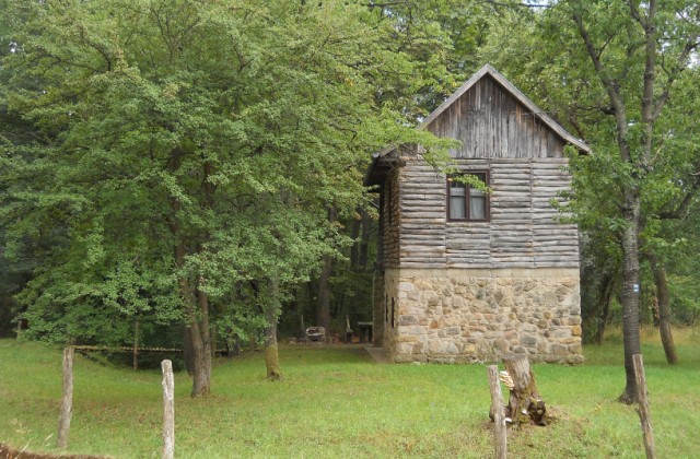 Kunyhók a vadonban – hétvégi túratippek Magyarországon