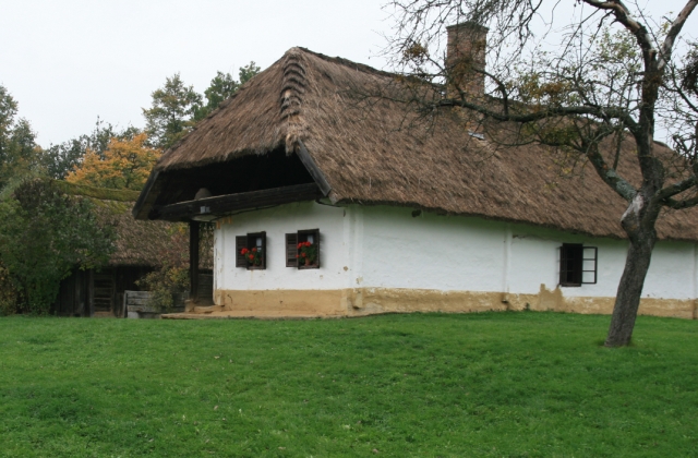 Kunyhók a vadonban – hétvégi túratippek Magyarországon