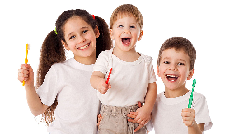 1 rágó + 1 % = 500 boldog gyermekmosoly 1 rágó + 1 % = 500 boldog gyermekmosoly