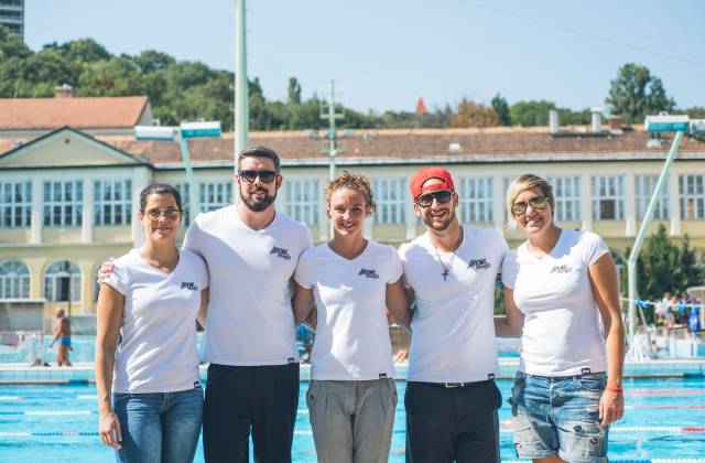 Darren Ward mellett jobbról Hosszú Katinak és shane Tusup - akkor még teljes volt az összhang