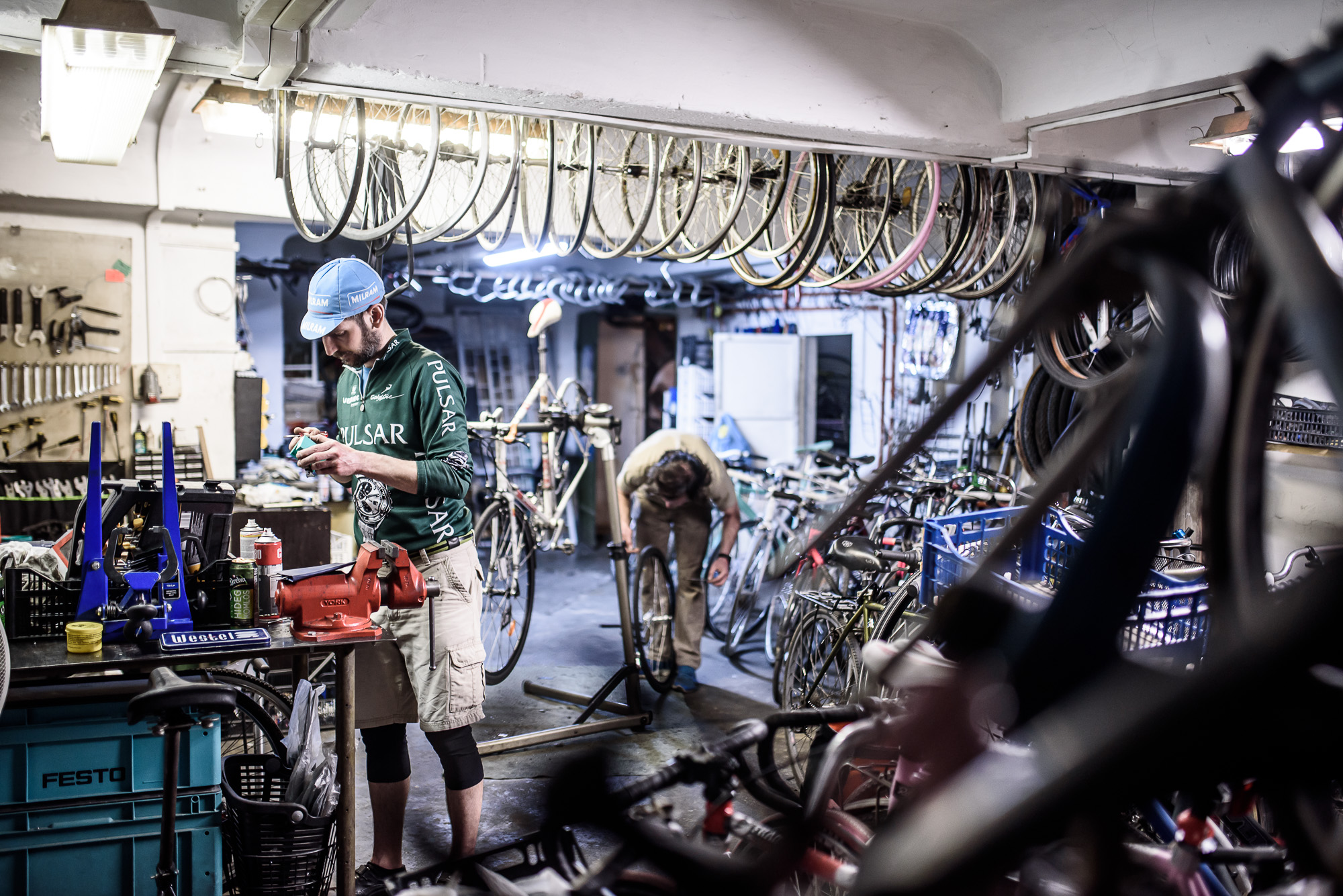 Elképesztő szobrokat készít biciklis kacatokból a veterán szervizes Elképesztő szobrokat készít biciklis kacatokból a veterán szervizes