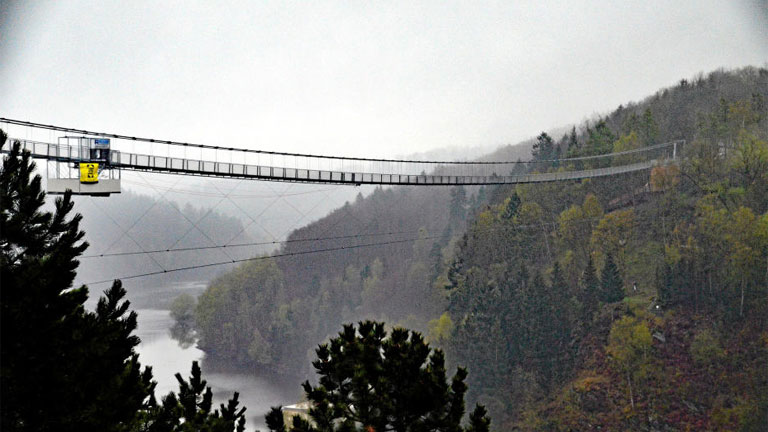 A világ leghosszabb gyalogos függőkábelhídját adták át Németországban