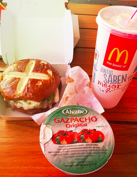 Bizarr nemzeti McDonald's-fogások a világ körül