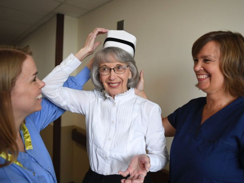 Ugyanabban a kórházban lett ápolónő, ahol anyukája és nagymamája