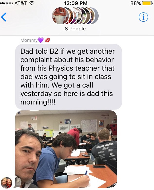 Hősként ünneplik az apukát, aki beült fiával fizikaórára