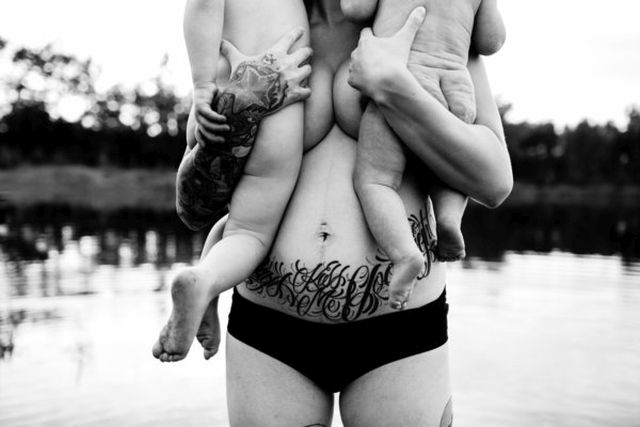 Őszinte képek a szülés utáni test igazi szépségéről