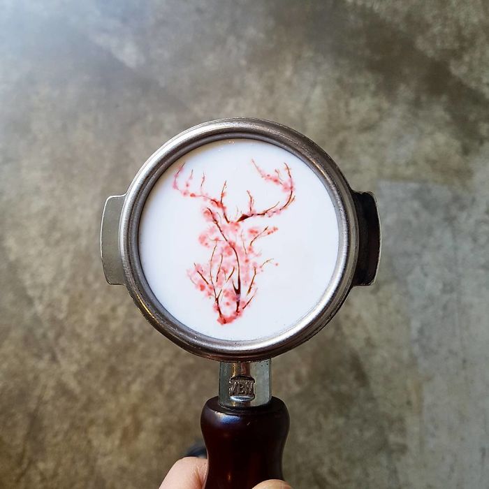 Elképesztő kávékat csinál a koreai barista Elképesztő kávékat csinál a koreai barista