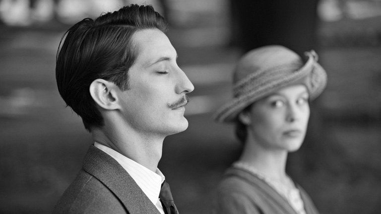 Pierre Niney és Paula Beer a Frantz c. filmben