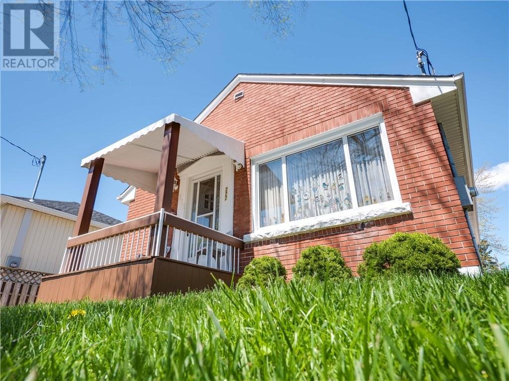 A hátadon is feláll a szőr, ha meglátod ezt a bohócokkal teli házat!