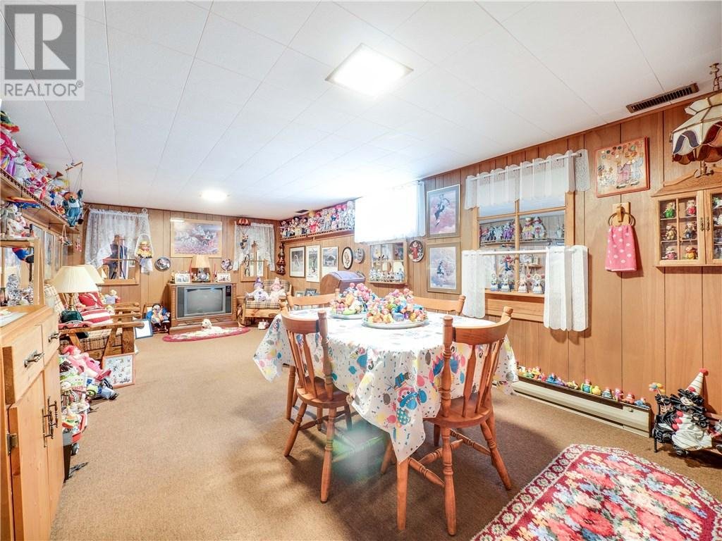 A hátadon is feláll a szőr, ha meglátod ezt a bohócokkal teli házat!