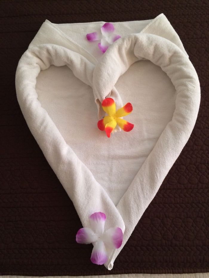 Zseniális törölközőszobrokat alkot egy hotel takarítónője Zseniális törölközőszobrokat alkot egy hotel takarítónője