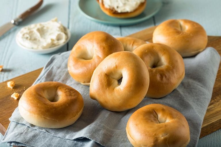 Bagel: a lengyel kismamáktól a thai büféig Bagel: a lengyel kismamáktól a thai büféig
