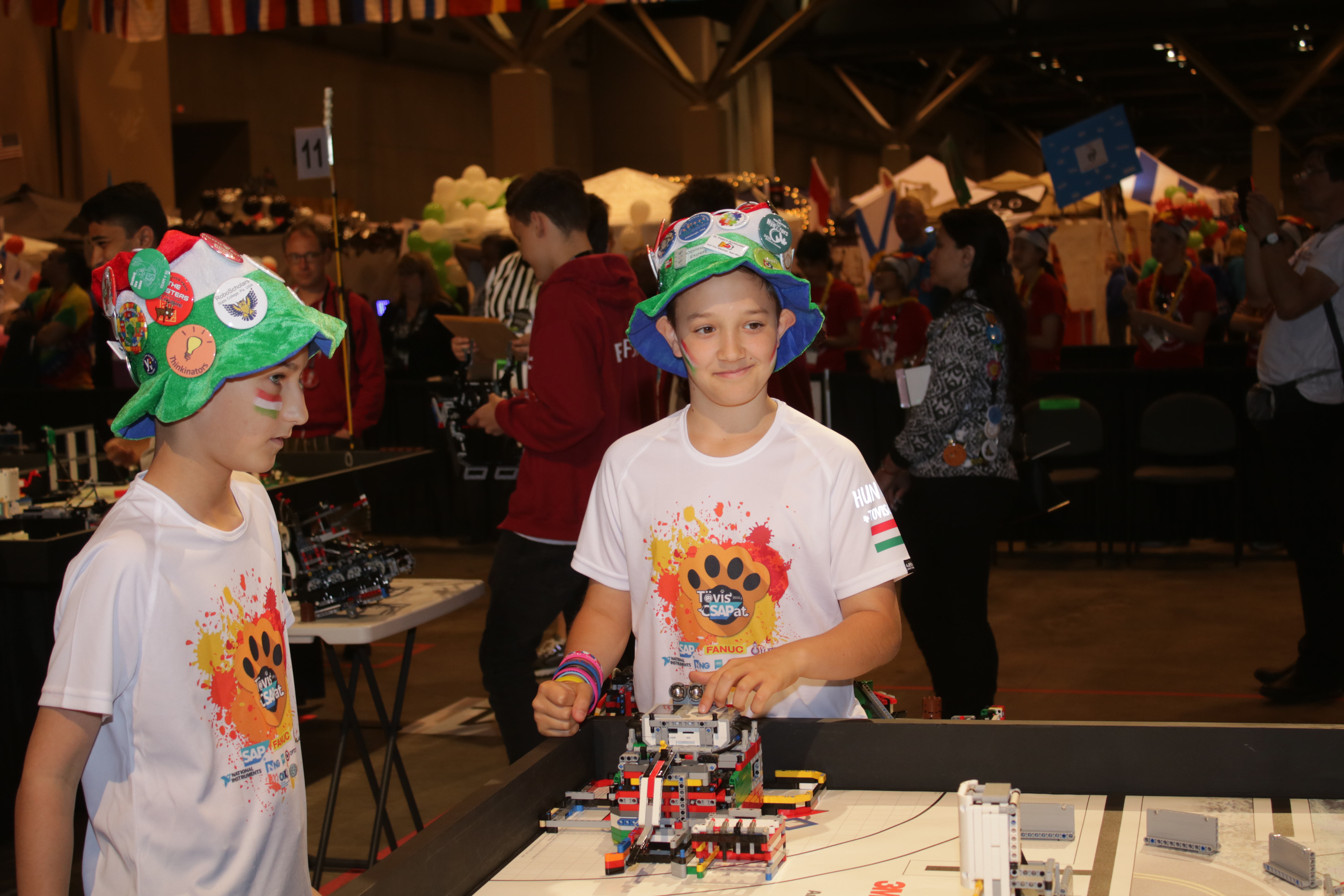 Magyar kisdiákok programoztak robotot Amerikában