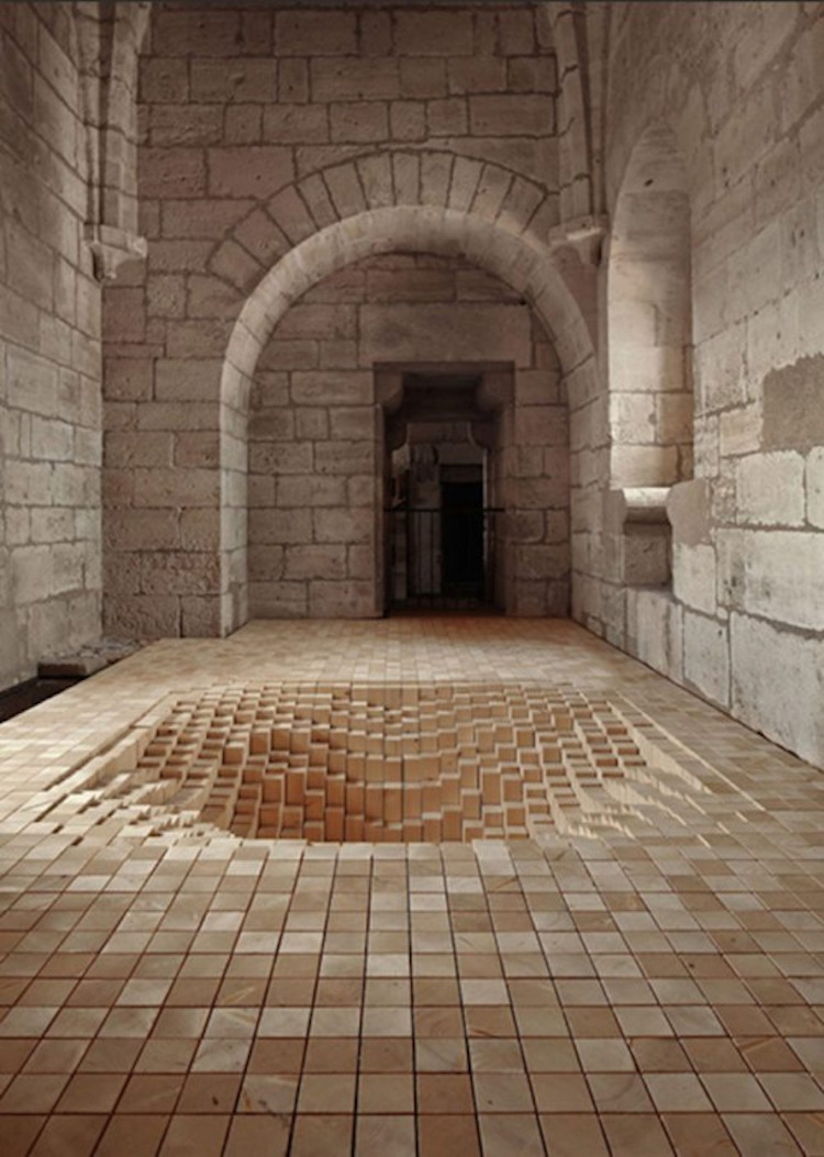 Elképesztő optikai illúzió: végtelen szakadék a padlóban