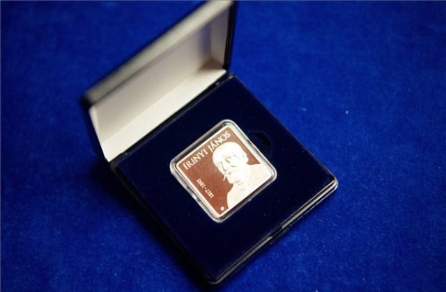 A gyufa feltalálója, Irinyi János tiszteletére bocsátották ki a színváltós érmét