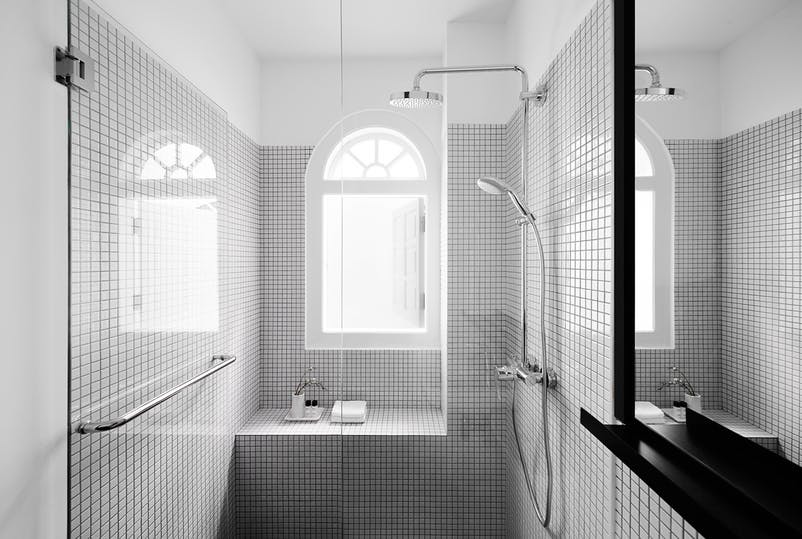 Megnyílt a világ első fekete-fehér szállodája