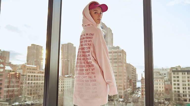 Játékos, fiatalos, ösztönző kollekció, amelyben meg-megcsillan a rivaldafény: ZARA LARSSON >< H&M