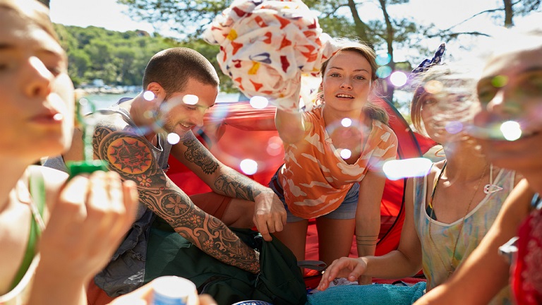 Világmegváltó projektek? Kezdjük a szomszédban a világ jobbá tételét! Világmegváltó projektek? Kezdjük a szomszédban a világ jobbá tételét!