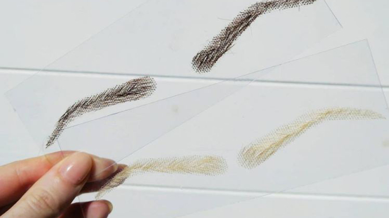 Nem tetszik a szemöldököd? Tegyél rá parókát! Nem tetszik a szemöldököd? Tegyél rá parókát!