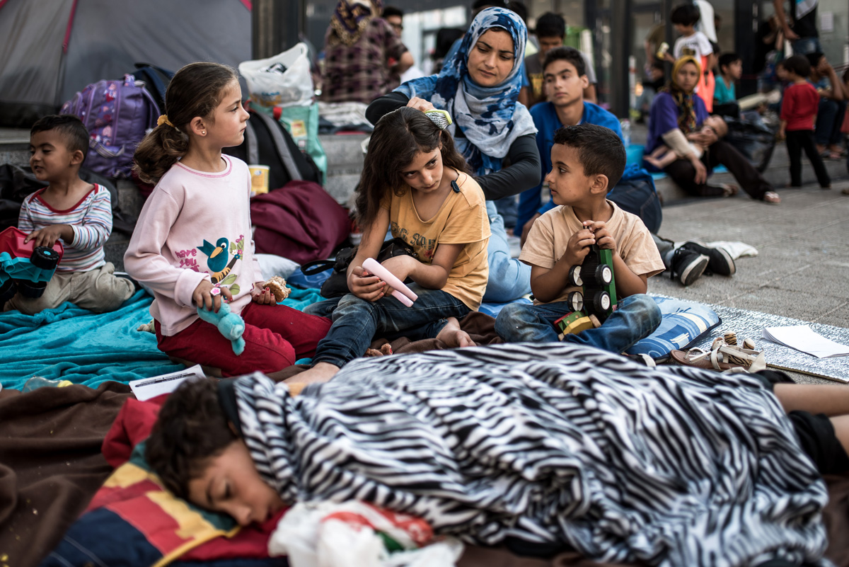 Tizenéves gyerekeket is őrizetbe vesznek a magyar hatóságok Tizenéves gyerekeket is őrizetbe vesznek a magyar hatóságok