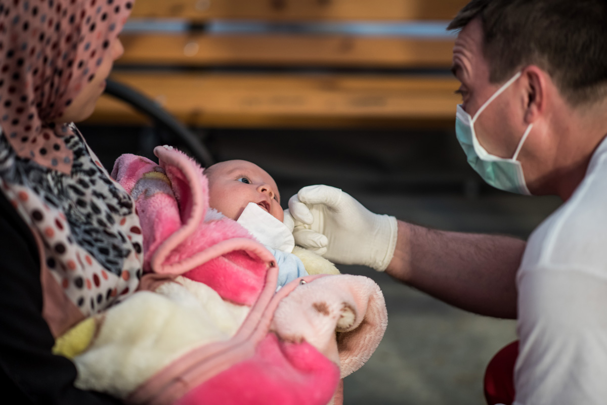 Tizenéves gyerekeket is őrizetbe vesznek a magyar hatóságok Tizenéves gyerekeket is őrizetbe vesznek a magyar hatóságok