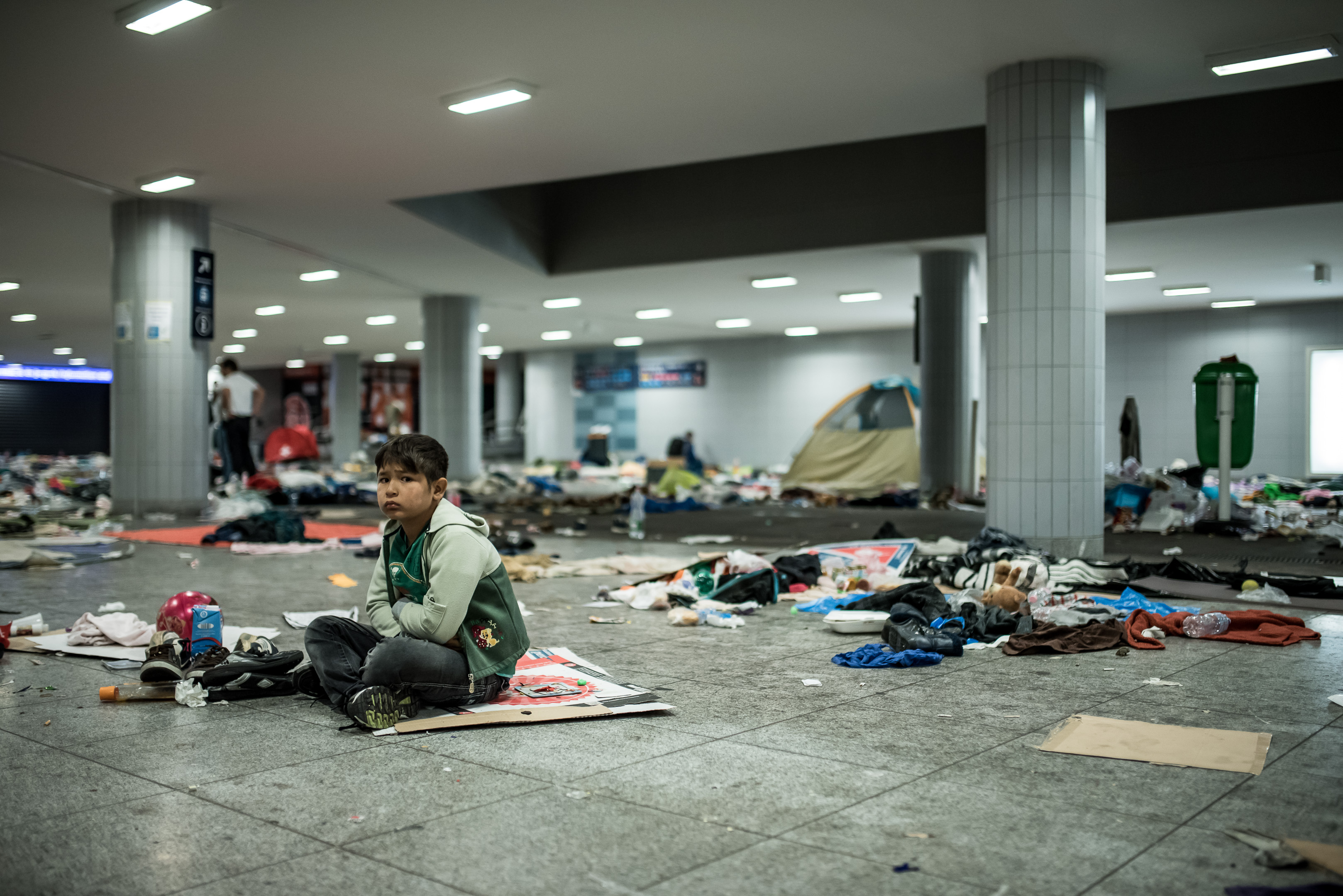 Tizenéves gyerekeket is őrizetbe vesznek a magyar hatóságok Tizenéves gyerekeket is őrizetbe vesznek a magyar hatóságok