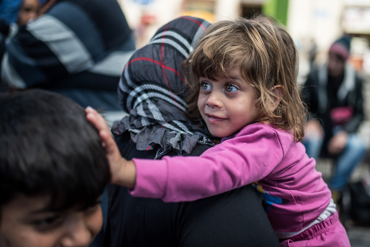 Tizenéves gyerekeket is őrizetbe vesznek a magyar hatóságok Tizenéves gyerekeket is őrizetbe vesznek a magyar hatóságok