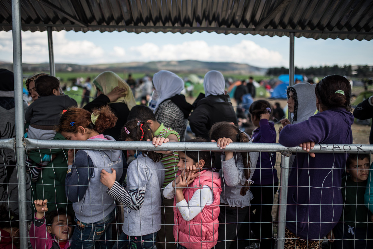 Tizenéves gyerekeket is őrizetbe vesznek a magyar hatóságok Tizenéves gyerekeket is őrizetbe vesznek a magyar hatóságok
