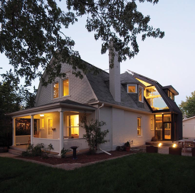 Elölről patinás régi házak, hátulról szupermodern paloták - elképesztő házfelújítások