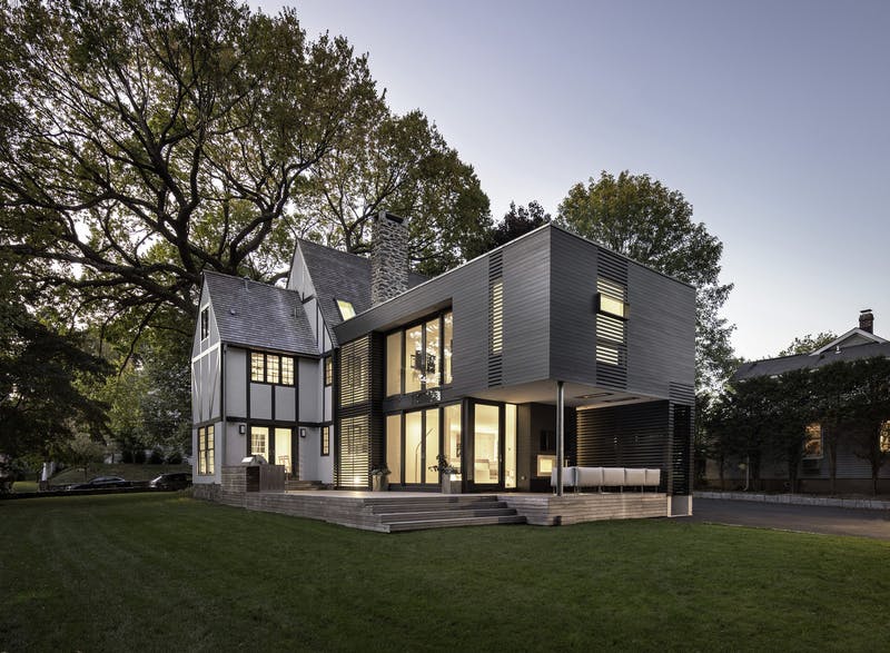 Elölről patinás régi házak, hátulról szupermodern paloták - elképesztő házfelújítások