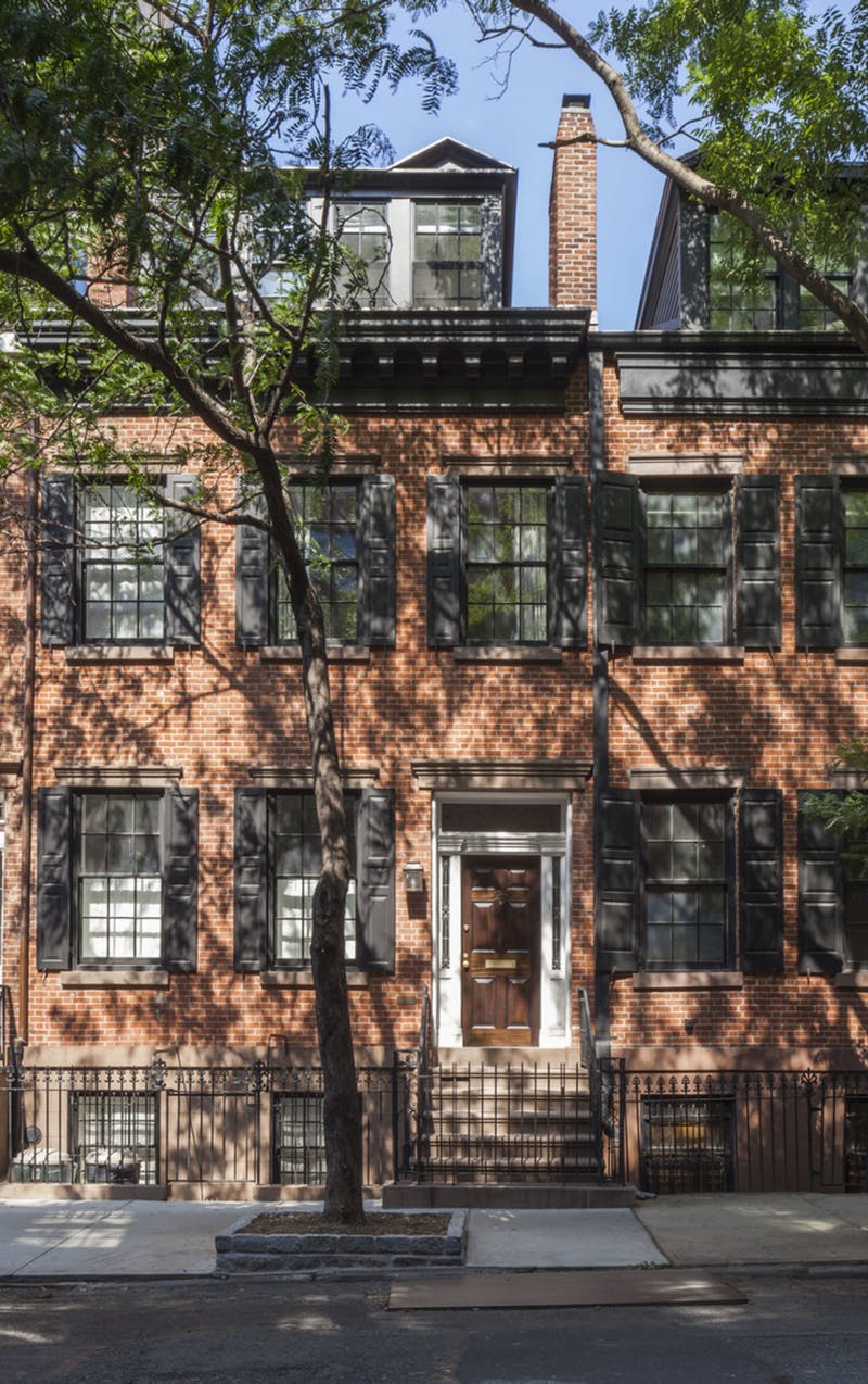 Elölről patinás régi házak, hátulról szupermodern paloták - elképesztő házfelújítások