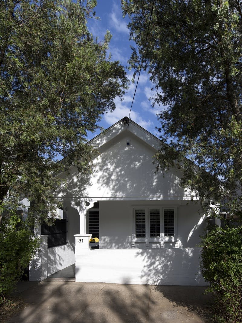 Elölről patinás régi házak, hátulról szupermodern paloták - elképesztő házfelújítások