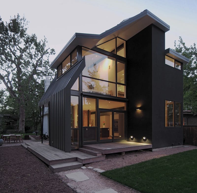 Elölről patinás régi házak, hátulról szupermodern paloták - elképesztő házfelújítások