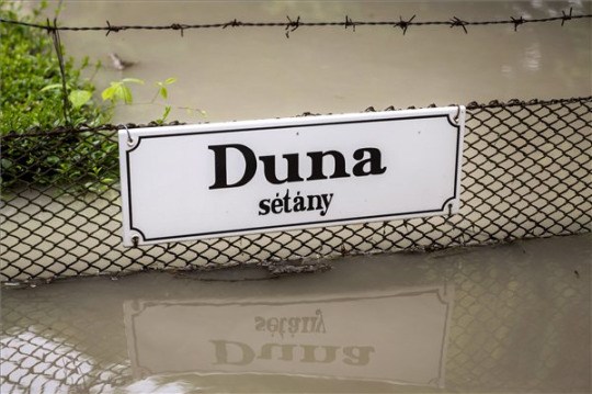 Égszakadás, földindulás: özönlenek a mémek a tegnapi időjárásról