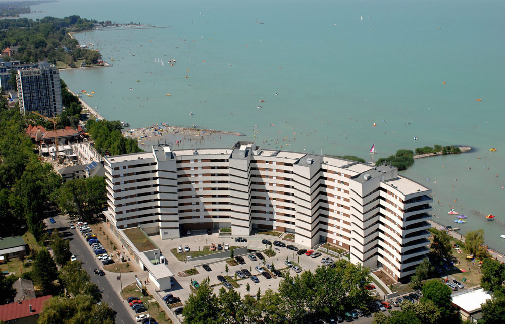 Part menti panorámás luxuslakások Siófokon. MTI Fotó: H. Szabó Sándor