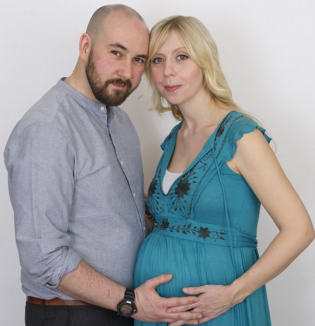 Tudja, hogy az életébe kerülhet, mégis megszüli kisfiát 