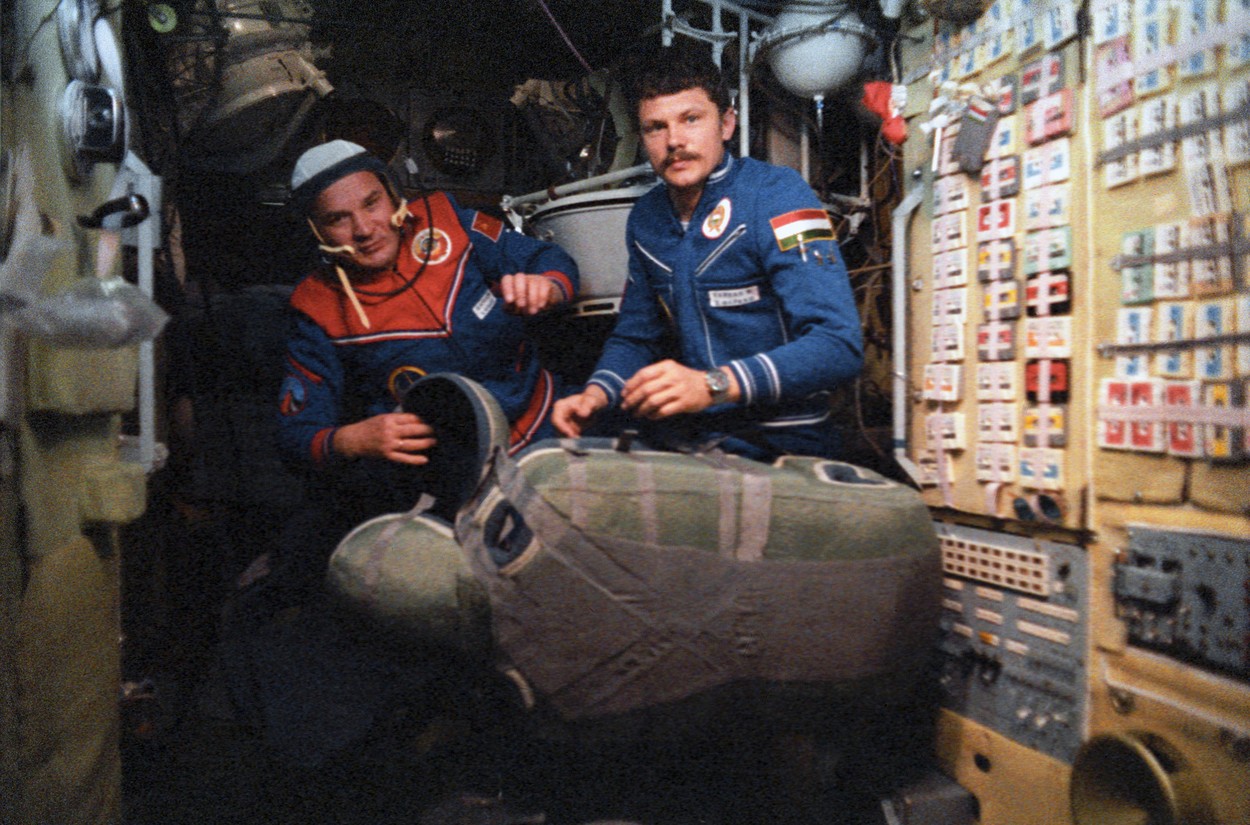 37 éve hódította meg a világűrt Farkas Berci, az első magyar űrhajós - fotók