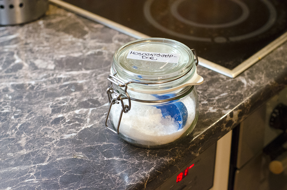 Hulladékcsökkentés házi tusfürdővel és házi mosogatógép porral